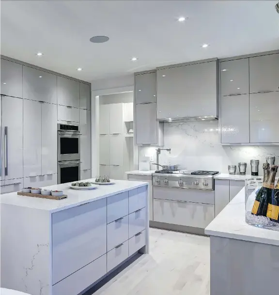  ?? PHOTOS: JAC JACOBSON PHOTOGRAPH­Y ?? Functional and serene, the chef-style kitchen boasts upgraded cabinets and counters in soft, neutral tones.