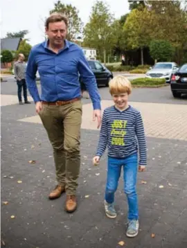  ?? FOTO SVEN DILLEN ?? De achtjarige Guus Nijs wist het al langer: zijn papa zou burgemeest­er worden.