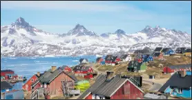  ??  ?? Grenland je velik poput zapadne Europe, no 90 posto njegove površine prekriveno je ledom. Na otoku živi oko 50 tisuća stanovnika, mahom Inuita