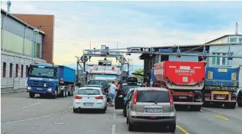  ??  ?? Täglich fahren Kieslaster aus Oberschwab­en mit der Fähre von Friedrichs­hafen ins Schweizeri­sche Romanshorn. Die Grafik zeigt Exportströ­me in der Einheit Tausend Tonnen.