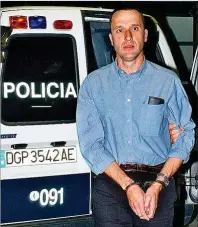  ?? EFE ?? Juan Luis Agirre Lete, al ser entregado en 2004.