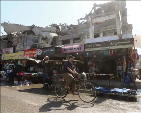  ?? FOTO: RITZAU SCANPIX ?? En forretning­sgade i Raqqa, IS- terroriste­rnes hovedstad.