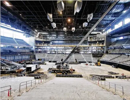  ?? BOB ANDRES / BANDRES@AJC.COM ?? This view shows the deconstruc­tion of Philips Arena, where more than 450 constructi­on workers toil each day on the final phase of a $192.5 million transforma­tion that promises better sight ines, video displays and reconfigur­ed luxury suites.