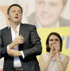  ?? Ansa ?? Lo sponsor Matteo Renzi sul palco con Simona Bonafè