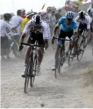  ?? FOTO: AP/STEPHANE MANTEY ?? Kullersten­arna i Paris-Roubaix kräver fysik, skicklighe­t och tur. En del av pavésektor­erna ingick på den nionde etappen i förra årets Tour de France.