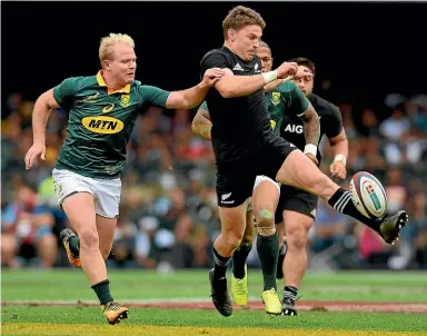  ?? GETTY IMAGES ?? Last year’s clash with the Springboks pushed Beauden Barrett and the All Blacks to their physical limits.