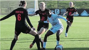  ?? | PHOTO : GAËLLE GERMAIN ?? Face aux Dijonnaise­s, les Guingampai­ses n’ont pu faire mieux qu’un match nul.