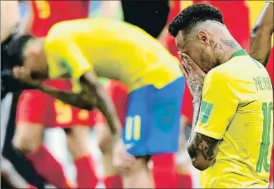  ?? LUIS ACOSTA / AFP ?? Neymar, hundido tras ser eliminada Brasil ante Bélgica