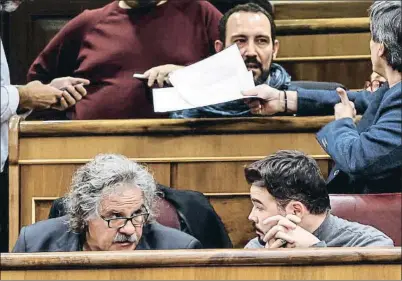  ?? DANI DUCH ?? Joan Tardà y Gabriel Rufián, ayer en el Congreso de los Diputados