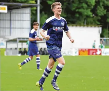  ?? Foto: Roland Geier ?? Konnte in der gestrigen Partie gegen den FC Horgau über das ganze Gesicht strahlen: Angreifer Glerdis Ahmeti, der die Lilaweißen mit seinem „Doppelpack“auf die Siegerstra­ße brachte.