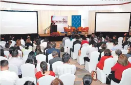  ?? FOTO: MARVIN SALGADO ?? Los participan­tes del foro que tuvo lugar ayer en la capital resaltaron que los organismos electorale­s deben gozar de independen­cia.