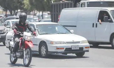  ?? ?? La regulariza­ción de autos ‘chocolate’ también ha afectado al sector transporti­sta, señalan.