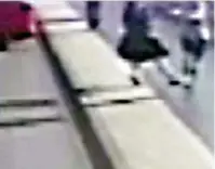  ??  ?? Attack: Man barges woman into path of bus