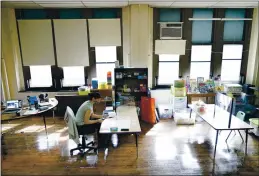  ?? MATT ROURKE — THE ASSOCIATED PRESS FILE ?? Teacher Laura Bonanni prepares her kindergart­en classroom at Nebinger Elementary School in Philadelph­ia for planned in-person learning.