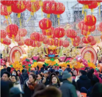  ??  ?? When the Chinese New Year approaches, traditiona­l lighting arrangemen­ts in Macao create a festive atmosphere.