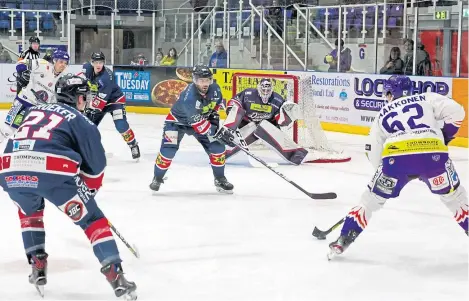  ?? Picture: Derek Black. ?? Stars’ Colton Kroeker, Jagger Dirk, Shawn Boutin and netminder Alex Leclerc defend this attack from Coventry Blaze’s Janne Laakkonen and Evan Bloodoff.