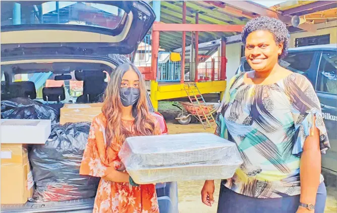  ?? Picture: SUPPLIED ?? Dessert Smith Fiji owner Eshley Narayan, left, with a staff member of Dilkusha Home on Tuesday.