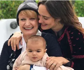  ??  ?? BATTLE: Tessa Jowell with daughter Jess and granddaugh­ter Ottie