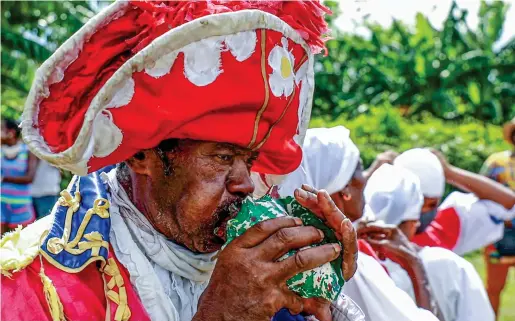  ??  ?? Gagá de Barranca es la máxima expresión cultural haitiana en Cuba.