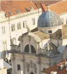  ??  ?? A la izquierda, la Iglesia de San Blas fue construida en el año 1715 y consagrada al santo patrón de la ciudad.