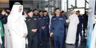  ??  ?? Deputy Prime Minister and Interior Minister Sheikh Mohammad Al-Khaled AlHamad Al-Sabah tours Al-Farwaniya Security Directorat­e’s new building.