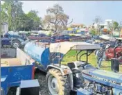  ?? HT PHOTO ?? Around 40 tractortra­ilers of farmers, who were proceeding to take part in Delhi gherao, were impounded on Friday, and have been kept at Radaur police station in Yamunanaga­r.