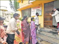  ??  ?? Residents of Wadanage village queue up on July 20, 2021 to get vaccinated. While Kolhapur district was still seeing higher than 5% average positivity rate between June 1 and July 20, it was in a downward trend.