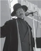  ?? Deanne Fitzmauric­e / The Chronicle 1987 ?? Don Novello, as Father Guido Sarducci, offered humorous observatio­ns about the price of transgress­ions.