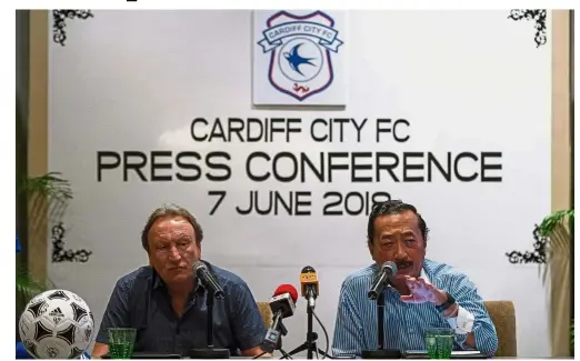  ??  ?? Ready for the big league: Cardiff team owner Tan Sri Vincent Tan (right) speaking at a press conference in Kuala Lumpur yesterday. Together with him is Cardiff manager Neil Warnock. — Bernama