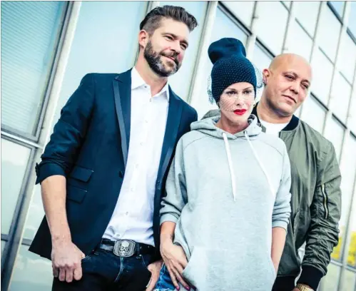  ?? FOTO: JONAS OLUFSON ?? Søren, Lene og René fra Aqua ville ikke snakke med alle fra pressen, så mødet var hurtigt slut.