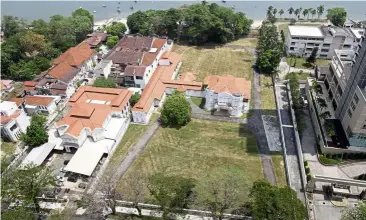  ??  ?? Tense neighbours: An aerial photo of the Soonstead Mansion, with the The Mayfair Super Condominiu­m on the right, at Jalan Sultan Ahmad Shah, Penang.