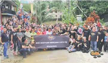  ??  ?? Volunteers and Kampung Tebakang villagers pose for a group photo.