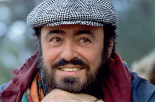  ?? Sorridente ?? Luciano Pavarotti nacque il 12 ottobre 1935 a Modena, città dove venne a mancare il 6 settembre 2007