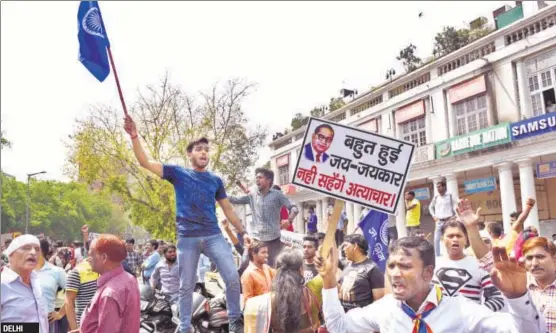  ?? ARVIND YADAV/HT PHOTO ?? Dalits stage a protest during the 'Bharat Bandh' at Connaught place on Monday. The protest triggered traffic jams in the Connaught Place circle and adjoining roads.