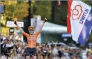  ?? KERSTIN JOENSSON - THE ASSOCIATED PRESS ?? Anna van der Breggen from the Netherland­s crosses the finish line to win the women’s road race at the Road Cycling World Championsh­ips in Innsbruck, Austria, Saturday, Sept.29, 2018.