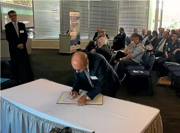  ?? AMBER-LEIGH WOOLF/STUFF ?? Niwa CEO John Morgan signs the global Unified Model, one of the world’s foremost weather and climate forecastin­g collaborat­ions.