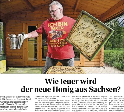  ?? Foto: SZ/Veit Hengst ?? Sven Richter aus Frankenber­g imkert seit 33 Jahren. In der rechten Hand hält er einen sogenannte­n Smoker. In diesem Gerät erzeugt er Rauch, der die Bienen besänftigt.