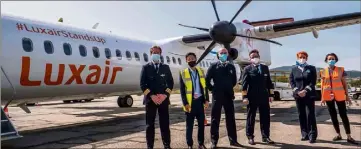  ?? (Photo DR) ?? L’équipage de la compagnie aérienne Luxair a été accueilli, samedi en début d’après-midi, pour la première fois sur le tarmac hyérois.