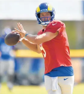  ?? JOHN MCCOY/AP ?? Rams quarterbac­k Matthew Stafford throws during a training camp practice Aug. 7 in Oxnard, Calif.