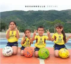  ??  ?? Niños de la Fundación Colombiani­tos