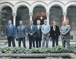  ?? KIM MANRESA / ARCHIVO ?? Los siete candidatos, en el edificio histórico de la Universita­t