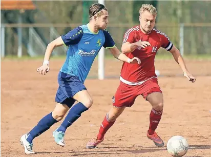  ?? FOTO: UWE MISERIUS (ARCHIV) ?? Kapitän Kevin Luginger (r.) spielt seit 2013 für den FC Leverkusen und bleibt dem Verein auch nach dem Abstieg treu.