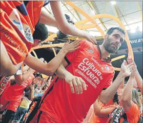  ?? FOTO: EFE ?? Fernando San Emeterio, todo un ídolo entre la afición de la Fonteta