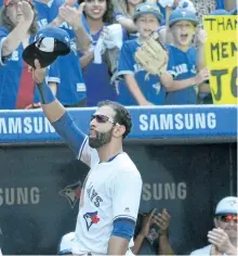  ?? JON BLACKER/THE CANADIAN PRESS ?? Toronto Blue Jays’ Jose Bautista acknowledg­es the crowd after leaving the baseball game against the New York Yankees during the ninth inning, on Sunday.