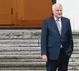  ?? Foto: W. Kumm, dpa ?? CSU Chef Horst Seehofer vor dem Schloss Bellevue.