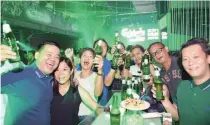  ??  ?? Right: Beer lovers, as in this photograph at the launch party, can enjoy freshly tapped beer anytime, anywhere.
Left: Lehmann on stage with the Carlsberg girls during the official launch.