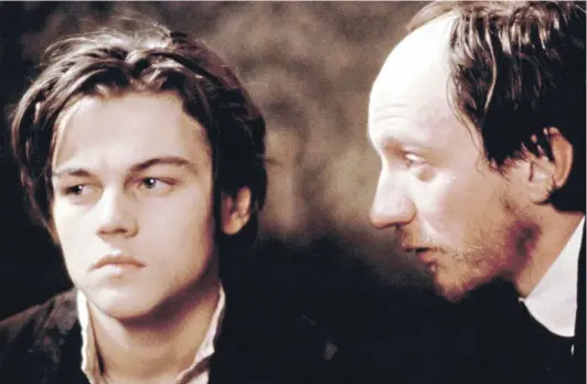  ??  ?? ► En 1995 Leonardo DiCaprio y David Thewlis interpreta­ron a Rimbaud y Verlaine en el filme Vidas al límite.