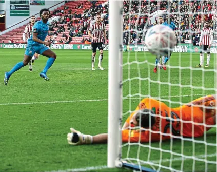  ?? REX/GETTY IMAGES ?? Shaq attack: Coulthirst beats Moore from the spot to put Barnet in dreamland