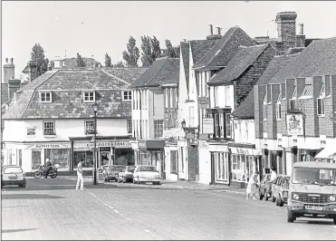  ?? ?? High Street, West Malling, pictured in June 1989, including, left, Baldocks – one of the town’s most missed shops