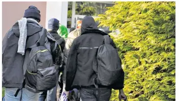  ??  ?? Douze migrants, mineurs isolés, sont accueillis au Château des Vaux.